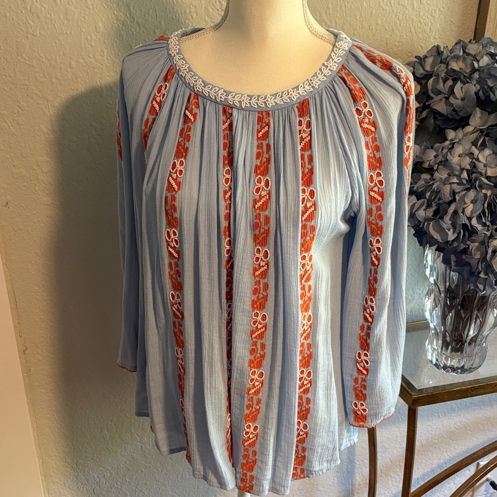 Super cute beaded and embroidered top. Est size XS